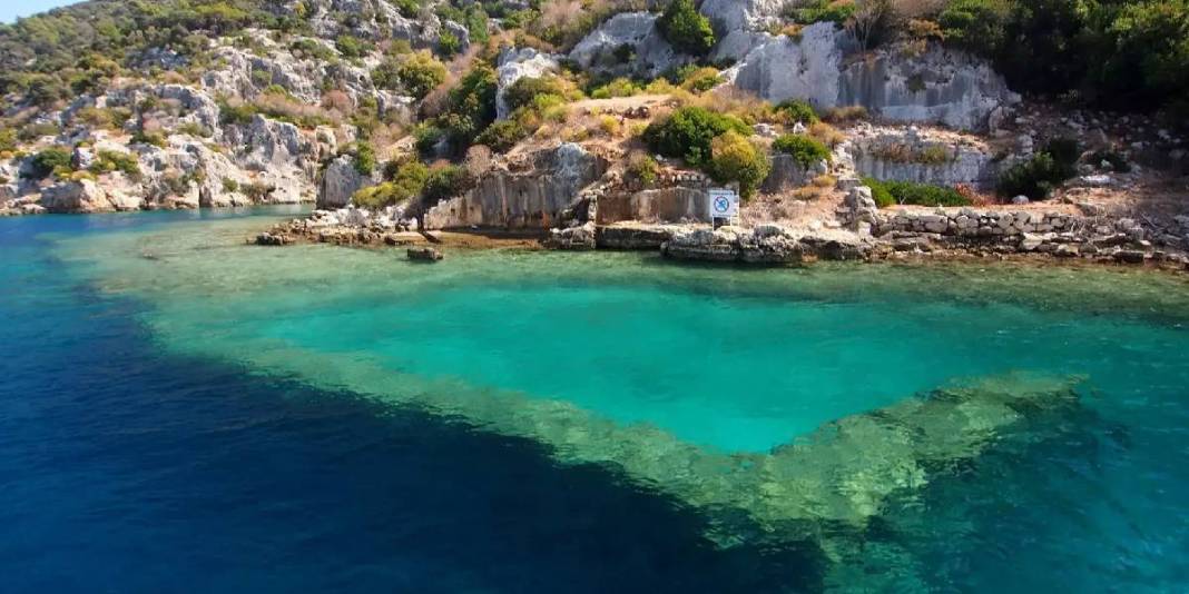 Denizden ulaşım sağlanıyor, Bali’yi aratmıyor! ‘Batık şehri’ ile zamana direnen cennet: Tatilciler akın ediyor 6